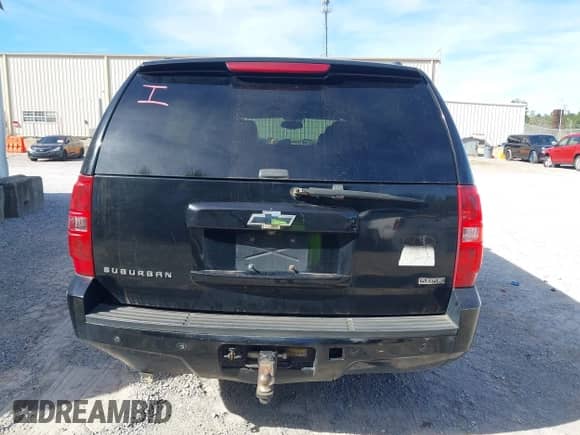 2011 Chevrolet Suburban LT z VIN 1GNSKJE33BR105732, wystawiony jako IAAI lot #43518190 z przebiegiem 181 775 mil mil oraz . Historia ofert i sprzedaży dostępna na DreamBid. Obrazek 16.