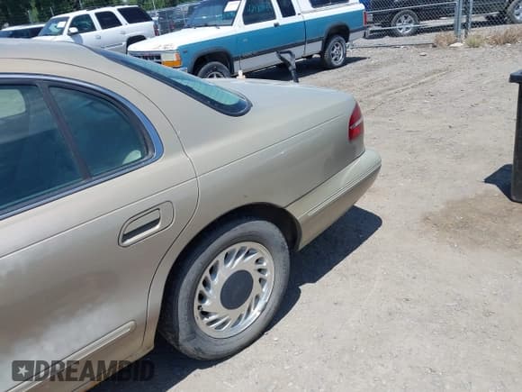 ✅ 1996 Lincoln Continental • VIN: 1LNLM97V0TY642100 • Lot: 42425141. Listed on IAAI with 174,277 mi. Free auction sales archive from the USA and detailed vehicle history report at DreamBid. Image 12.