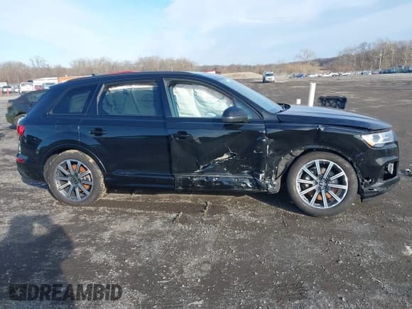 ✅ 2022 Audi Q7 Premium Plus • VIN: WA1LJBF7XND007252 • Lot: 41619779. Wystawiony na IAAI z przebiegiem 24 012 mil. Bezpłatny archiwum sprzedaży aukcyjnych z USA i szczegółowy raport historii pojazdu na DreamBid. Zdjęcie 13.