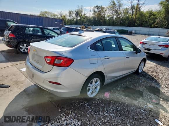 ✅ 2018 Chevrolet Cruze LT • VIN: 1G1BE5SM0J7217640 • Лот: 82124305. Опубликован ранее на Copart с пробегом 20 864 миль. Бесплатный доступ к архиву аукционных продаж из США и подробный отчёт об истории автомобиля на DreamBid. Изображение 3.