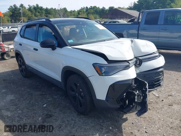 ✅ 2025 Volkswagen Taos SE Black • VIN: 3VV2C7B21SM034716 • Lot: 43169058. Wystawiony na IAAI z przebiegiem 4 773 mil. Bezpłatny archiwum sprzedaży aukcyjnych z USA i szczegółowy raport historii pojazdu na DreamBid. Zdjęcie 1.