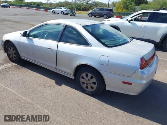 ✅ 2002 Honda Accord LX • VIN: 1HGCG314X2A032383 • Lot: 42087789. Listed on IAAI with 180,118 mi. Free auction sales archive from the USA and detailed vehicle history report at DreamBid. Image 3.
