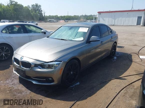 ✅ 2016 BMW 3 Series 328i xDrive • VIN: WBA8E3C59GK500893 • Лот: 42831331. Опубликован ранее на IAAI с пробегом 167 952 миль. Бесплатный доступ к архиву аукционных продаж из США и подробный отчёт об истории автомобиля на DreamBid. Изображение 17.