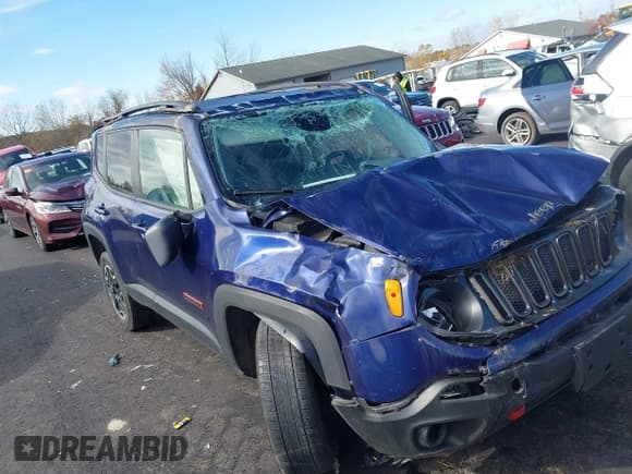 ✅ 2017 Jeep Renegade Trailhawk • VIN: ZACCJBCB1HPE40687 • Lot: 43584458. Listed on IAAI with 127,102 mi. Free auction sales archive from the USA and detailed vehicle history report at DreamBid. Image 6.