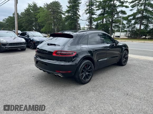 ✅ 2016 Porsche Macan Turbo • VIN: WP1AF2A54GLB91325 • Lot: 64525855. Wystawiony na Copart z przebiegiem 163 154 mil. Bezpłatny archiwum sprzedaży aukcyjnych z USA i szczegółowy raport historii pojazdu na DreamBid. Zdjęcie 4.
