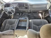 ✅ 2005 Chevrolet Silverado 2500HD LS • VIN: 1GCHK23U95F929468 • Lot: 92312705. Wystawiony na Copart z przebiegiem 314 955 mil. Bezpłatny archiwum sprzedaży aukcyjnych z USA i szczegółowy raport historii pojazdu na DreamBid. Zdjęcie 8.