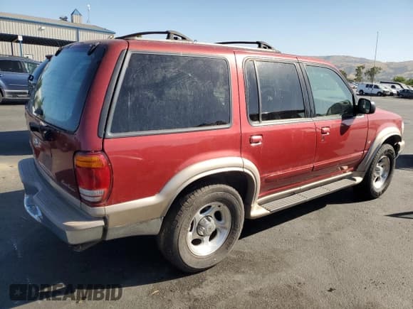 ✅ 2001 Ford Explorer • VIN: 1FMDU64P21UB11722 • Лот: 57425525. Опубликован ранее на Copart с пробегом 116 938 миль. Бесплатный доступ к архиву аукционных продаж из США и подробный отчёт об истории автомобиля на DreamBid. Изображение 3.