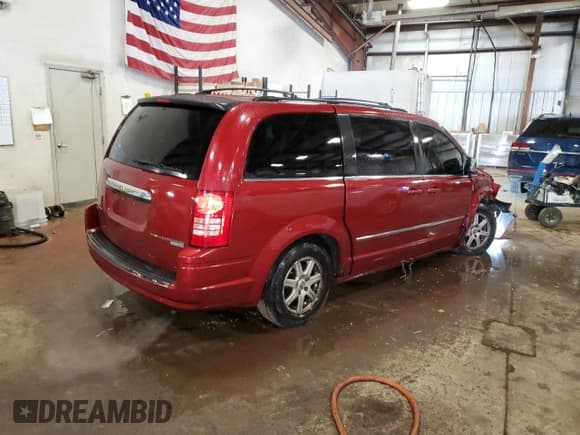 ✅ 2010 Chrysler Town & Country Touring Plus • VIN: 2A4RR8DXXAR403861 • Lot: 90017135. Wystawiony na Copart z przebiegiem 227 568 mil. Bezpłatny archiwum sprzedaży aukcyjnych z USA i szczegółowy raport historii pojazdu na DreamBid. Zdjęcie 3.