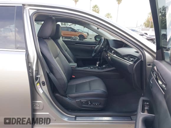 ✅ 2018 Lexus ES 350 • VIN: 58ABK1GG9JU081753 • Лот: 43512176. Опубликован ранее на IAAI с пробегом 120 897 миль. Бесплатный доступ к архиву аукционных продаж из США и подробный отчёт об истории автомобиля на DreamBid. Изображение 5.