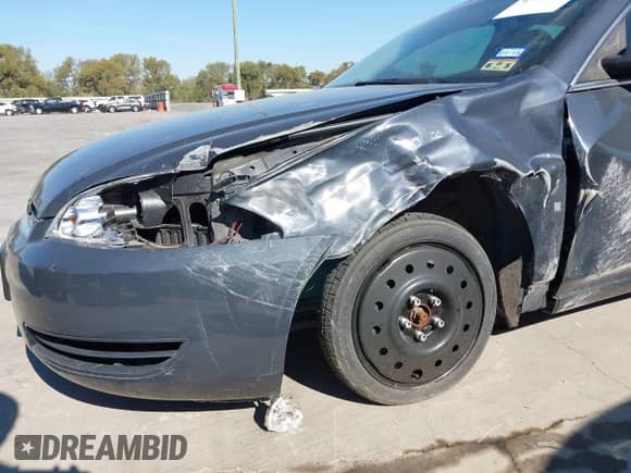 2008 Chevrolet Impala LS z VIN 2G1WB58K681312792, wystawiony jako IAAI lot #43605982 z przebiegiem 121 749 mil mil oraz . Historia ofert i sprzedaży dostępna na DreamBid. Obrazek 6.