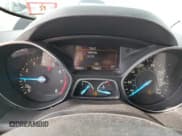 ✅ 2019 Ford Escape SE • VIN: 1FMCU9GD1KUA00613 • Lot: 92022385. Wystawiony na Copart z przebiegiem 99 552 mil. Bezpłatny archiwum sprzedaży aukcyjnych z USA i szczegółowy raport historii pojazdu na DreamBid. Zdjęcie 9.