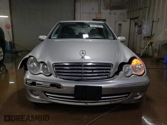 ✅ 2005 Mercedes-Benz C 240 • VIN: WDBRF81J65F678895 • Lot: 48112075. Wystawiony na Copart z przebiegiem 71 060 mil. Bezpłatny archiwum sprzedaży aukcyjnych z USA i szczegółowy raport historii pojazdu na DreamBid. Zdjęcie 5.
