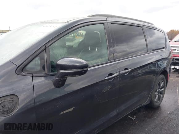 ✅ 2020 Chrysler Pacifica Hybrid Limited • VIN: 2C4RC1N74LR251205 • Lot: 43675212. Wystawiony na IAAI z przebiegiem 75 060 mil. Bezpłatny archiwum sprzedaży aukcyjnych z USA i szczegółowy raport historii pojazdu na DreamBid. Zdjęcie 14.