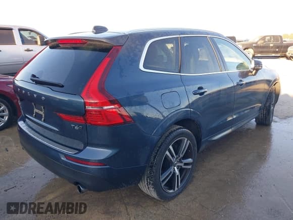 ✅ 2018 Volvo XC60 Momentum • VIN: YV4A22RK9J1028306 • Lot: 43856103. Listed on IAAI with 83,100 mi. Free auction sales archive from the USA and detailed vehicle history report at DreamBid. Image 4.
