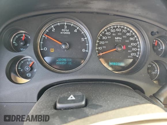 ✅ 2008 Chevrolet Suburban 1LT • VIN: 1GNFK16338J250728 • Lot: 70020715. Wystawiony na Copart z przebiegiem 204 857 mil. Bezpłatny archiwum sprzedaży aukcyjnych z USA i szczegółowy raport historii pojazdu na DreamBid. Zdjęcie 9.