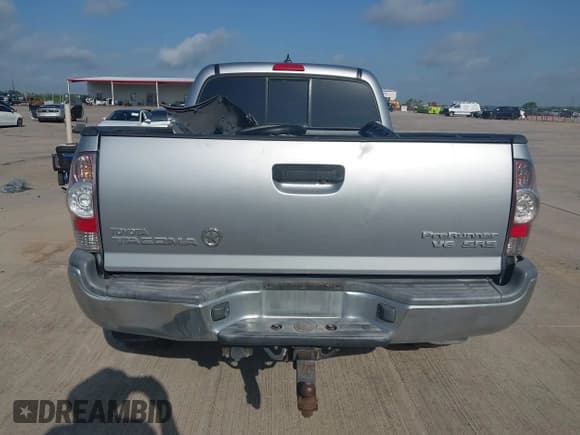✅ 2015 Toyota Tacoma PreRunner • VIN: 5TFKU4HN1FX006443 • Lot: 42396815. Listed on IAAI with 176,592 mi. Free auction sales archive from the USA and detailed vehicle history report at DreamBid. Image 16.