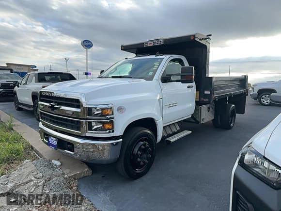 ✅ 2022 Chevrolet Silverado 1500 • VIN: 1HTKHPVM8NH293390 • Lot: 92104025. Wystawiony na Copart z przebiegiem 13 045 mil. Bezpłatny archiwum sprzedaży aukcyjnych z USA i szczegółowy raport historii pojazdu na DreamBid. Zdjęcie 2.