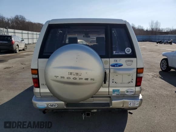 ✅ 1998 Isuzu Trooper S • VIN: JACDJ58X4W7915462 • Lot: 45632975. Listed on Copart with 135,215 mi. Free auction sales archive from the USA and detailed vehicle history report at DreamBid. Image 6.