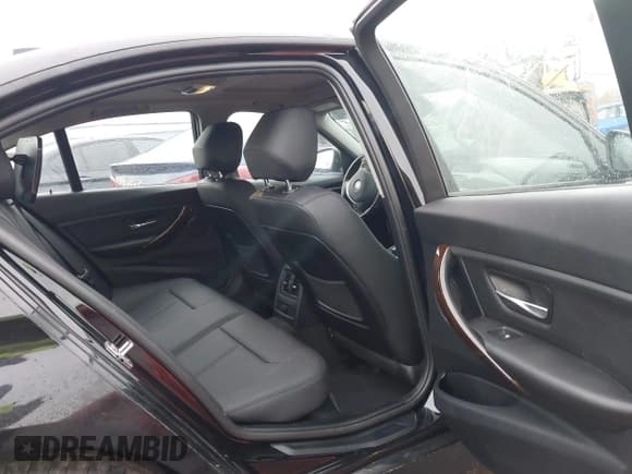 ✅ 2014 BMW 3 Series 328i xDrive • VIN: WBA3B5C54EF599613 • Лот: 43722846. Опубликован ранее на IAAI с пробегом 133 076 миль. Бесплатный доступ к архиву аукционных продаж из США и подробный отчёт об истории автомобиля на DreamBid. Изображение 8.