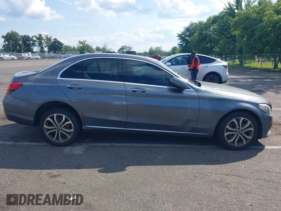 ✅ 2018 Mercedes-Benz C 300 • VIN: 55SWF4KB4JU248039 • Lot: 42788782. Listed on IAAI with 86,104 mi. Free auction sales archive from the USA and detailed vehicle history report at DreamBid. Image 13.