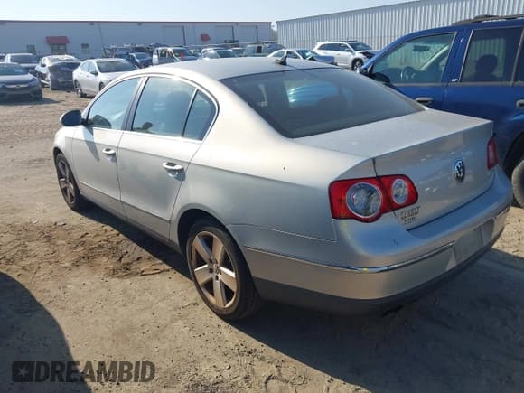 ✅ 2009 Volkswagen Passat Komfort • VIN: WVWJK73C29P028433 • Lot: 42813316. Listed on IAAI with 141,480 mi. Free auction sales archive from the USA and detailed vehicle history report at DreamBid. Image 3.