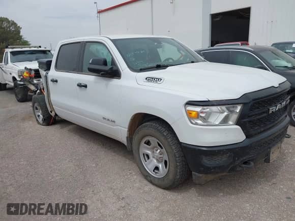 2022 Ram 1500 Tradesman z VIN 1C6SRFNT0NN416927, wystawiony jako IAAI lot #42019996 z przebiegiem 91 025 mil mil oraz . Historia ofert i sprzedaży dostępna na DreamBid. Obrazek 1.