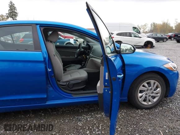 2018 Hyundai Elantra SE z VIN KMHD74LF7JU472903, wystawiony jako IAAI lot #43534979 z przebiegiem 41 692 mil mil oraz . Historia ofert i sprzedaży dostępna na DreamBid. Obrazek 5.