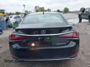 ✅ 2025 Lexus ES 300h Ultra Luxury • VIN: 58AFA1C14SU067458 • Lot: 43298745. Wystawiony na IAAI z przebiegiem 3 763 mil. Bezpłatny archiwum sprzedaży aukcyjnych z USA i szczegółowy raport historii pojazdu na DreamBid. Zdjęcie 16.