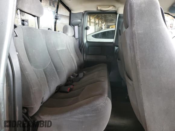 ✅ 2006 Chevrolet Silverado 2500HD Work Truck • VIN: 1GCHK29U36E104380 • Lot: 81989924. Wystawiony na Copart z przebiegiem 125 908 mil. Bezpłatny archiwum sprzedaży aukcyjnych z USA i szczegółowy raport historii pojazdu na DreamBid. Zdjęcie 10.