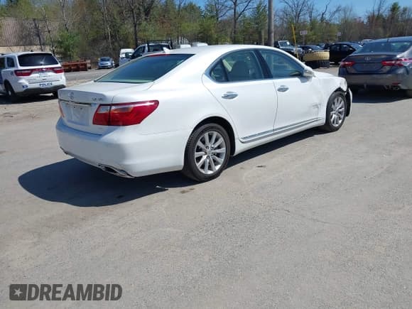 ✅ 2012 Lexus LS 460 • VIN: JTHCL5EF4C5014049 • Lot: 42107343. Listed on IAAI with 49,677 mi. Free auction sales archive from the USA and detailed vehicle history report at DreamBid. Image 4.