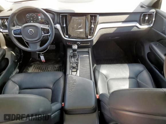 ✅ 2020 Volvo S60 Momentum • VIN: 7JR102FK9LG037151 • Лот: 84633465. Опубликован ранее на Copart с пробегом 100 313 миль. Бесплатный доступ к архиву аукционных продаж из США и подробный отчёт об истории автомобиля на DreamBid. Изображение 8.