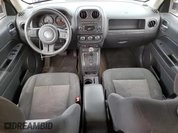 ✅ 2015 Jeep Patriot Sport • VIN: 1C4NJPBB5FD431297 • Lot: 82709655. Wystawiony na Copart z przebiegiem 97 350 mil. Bezpłatny archiwum sprzedaży aukcyjnych z USA i szczegółowy raport historii pojazdu na DreamBid. Zdjęcie 8.