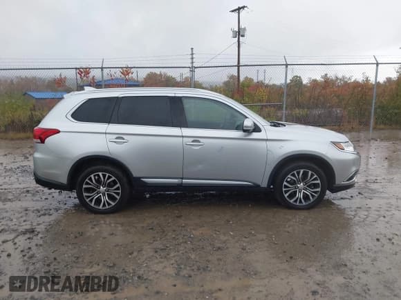 ✅ 2018 Mitsubishi Outlander ES • VIN: JA4AZ3A33JZ010565 • Lot: 43589921. Wystawiony na IAAI z przebiegiem 87 376 mil. Bezpłatny archiwum sprzedaży aukcyjnych z USA i szczegółowy raport historii pojazdu na DreamBid. Zdjęcie 13.