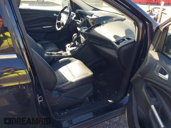 ✅ 2014 Ford Escape Titanium • VIN: 1FMCU9J93EUA67819 • Lot: 43595851. Wystawiony na IAAI z przebiegiem 165 622 mil. Bezpłatny archiwum sprzedaży aukcyjnych z USA i szczegółowy raport historii pojazdu na DreamBid. Zdjęcie 5.