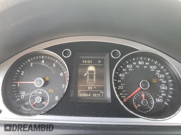 ✅ 2015 Volkswagen CC R-Line • VIN: WVWBN7ANXFE819686 • Lot: 78955844. Listed on Copart with 160,864 mi. Free auction sales archive from the USA and detailed vehicle history report at DreamBid. Image 9.