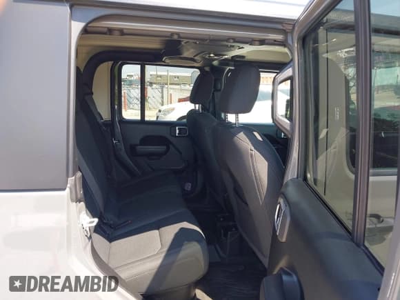 ✅ 2021 Jeep Gladiator Sport S • VIN: 1C6HJTAG7ML578251 • Lot: 42942726. Wystawiony na IAAI z przebiegiem 49 634 mil. Bezpłatny archiwum sprzedaży aukcyjnych z USA i szczegółowy raport historii pojazdu na DreamBid. Zdjęcie 8.