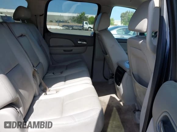 ✅ 2008 Chevrolet Suburban 2LT • VIN: 3GNFC16048G145409 • Lot: 42107278. Listed on IAAI with 145,511 mi. Free auction sales archive from the USA and detailed vehicle history report at DreamBid. Image 8.