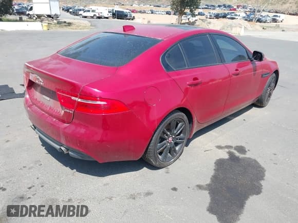 ✅ 2017 Jaguar XE 25t Prestige • VIN: SAJAE4BG6HA947400 • Lot: 41697309. Wystawiony na IAAI z przebiegiem 112 862 mil. Bezpłatny archiwum sprzedaży aukcyjnych z USA i szczegółowy raport historii pojazdu na DreamBid. Zdjęcie 4.