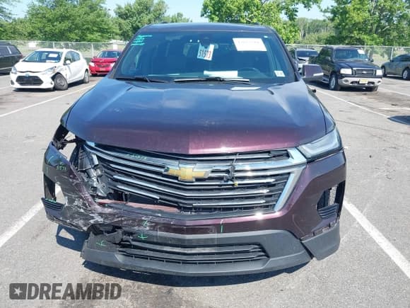 ✅ 2022 Chevrolet Traverse LT • VIN: 1GNEVHKW1NJ123001 • Lot: 42672210. Wystawiony na IAAI z przebiegiem 39 196 mil. Bezpłatny archiwum sprzedaży aukcyjnych z USA i szczegółowy raport historii pojazdu na DreamBid. Zdjęcie 12.