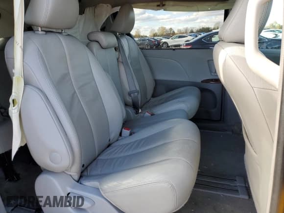 ✅ 2014 Toyota Sienna XLE • VIN: 5TDYK3DC6ES433748 • Lot: 92204835. Listed on Copart with 135,688 mi. Free auction sales archive from the USA and detailed vehicle history report at DreamBid. Image 11.