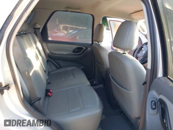 ✅ 2006 Ford Escape XLT • VIN: 1FMYU93156KD26045 • Lot: 42503718. Wystawiony na IAAI z przebiegiem 141 738 mil. Bezpłatny archiwum sprzedaży aukcyjnych z USA i szczegółowy raport historii pojazdu na DreamBid. Zdjęcie 8.