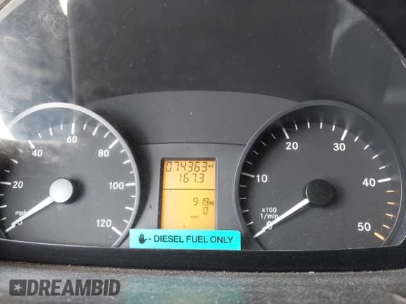 ✅ 2018 Mercedes-Benz Sprinter Cargo Worker • VIN: WD3PE7CD3JP641332 • Lot: 42573084. Wystawiony na IAAI z przebiegiem 74 363 mil. Bezpłatny archiwum sprzedaży aukcyjnych z USA i szczegółowy raport historii pojazdu na DreamBid. Zdjęcie 7.