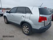 ✅ 2012 Kia Sorento LX • VIN: 5XYKT3A17CG201837 • Лот: 38513524. Опубликован ранее на IAAI с пробегом 255 149 миль. Бесплатный доступ к архиву аукционных продаж из США и подробный отчёт об истории автомобиля на DreamBid. Изображение 3.
