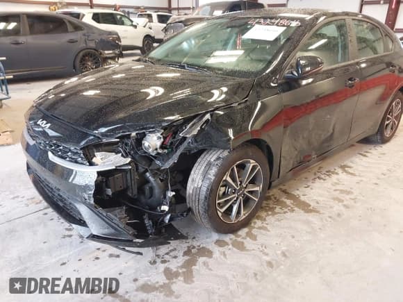 ✅ 2024 Kia Forte LXS • VIN: 3KPF24AD1RE811369 • Lot: 43248616. Wystawiony na IAAI z przebiegiem 19 350 mil. Bezpłatny archiwum sprzedaży aukcyjnych z USA i szczegółowy raport historii pojazdu na DreamBid. Zdjęcie 6.
