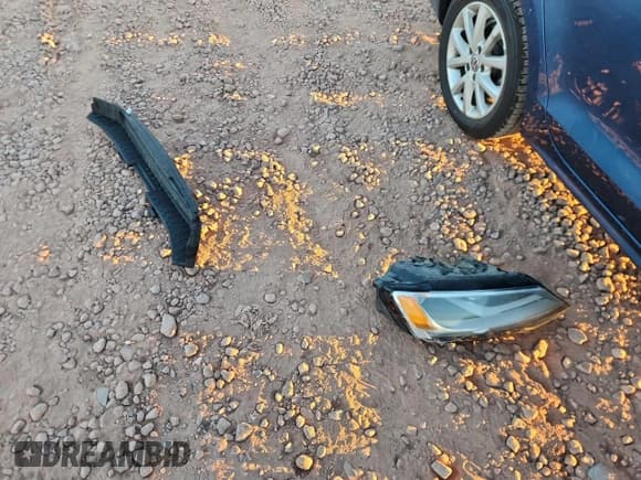 ✅ 2015 Volkswagen Jetta SE • VIN: 3VWD17AJ2FM270588 • Lot: 91136345. Wystawiony na Copart z przebiegiem 117 785 mil. Bezpłatny archiwum sprzedaży aukcyjnych z USA i szczegółowy raport historii pojazdu na DreamBid. Zdjęcie 12.