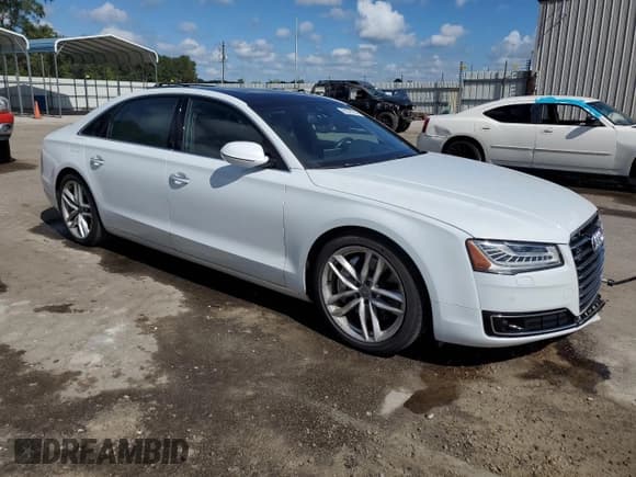 ✅ 2015 Audi A8 4.0T • VIN: WAU32AFD9FN009733 • Lot: 81575755. Wystawiony na Copart z przebiegiem 102 663 mil. Bezpłatny archiwum sprzedaży aukcyjnych z USA i szczegółowy raport historii pojazdu na DreamBid. Zdjęcie 4.