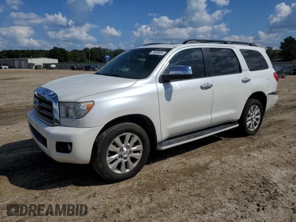 ✅ 2014 Toyota Sequoia Platinum • VIN: 5TDYY5G15ES051070 • Лот: 70639454. Опубликован ранее на Copart с пробегом 220 093 миль. Бесплатный доступ к архиву аукционных продаж из США и подробный отчёт об истории автомобиля на DreamBid. Изображение 1.