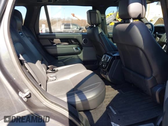 ✅ 2018 Land Rover Range Rover • VIN: SALGS5RE3JA506933 • Лот: 41867748. Опубликован ранее на IAAI с пробегом 80 343 миль. Бесплатный доступ к архиву аукционных продаж из США и подробный отчёт об истории автомобиля на DreamBid. Изображение 8.