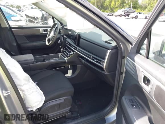 ✅ 2024 Hyundai Santa Fe SE • VIN: 5NMP14GL2RH038880 • Lot: 43404734. Wystawiony na IAAI z przebiegiem 18 561 mil. Bezpłatny archiwum sprzedaży aukcyjnych z USA i szczegółowy raport historii pojazdu na DreamBid. Zdjęcie 5.