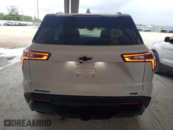 ✅ 2025 Chevrolet Equinox FWD RS • VIN: 3GNAXLEG1SL116294 • Lot: 65972745. Wystawiony na Copart z przebiegiem 4 395 mil. Bezpłatny archiwum sprzedaży aukcyjnych z USA i szczegółowy raport historii pojazdu na DreamBid. Zdjęcie 6.